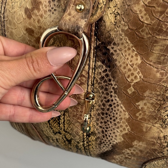 Jessica Simpson Tan Snake Print Crossbody Bag - Picture 5 of 13